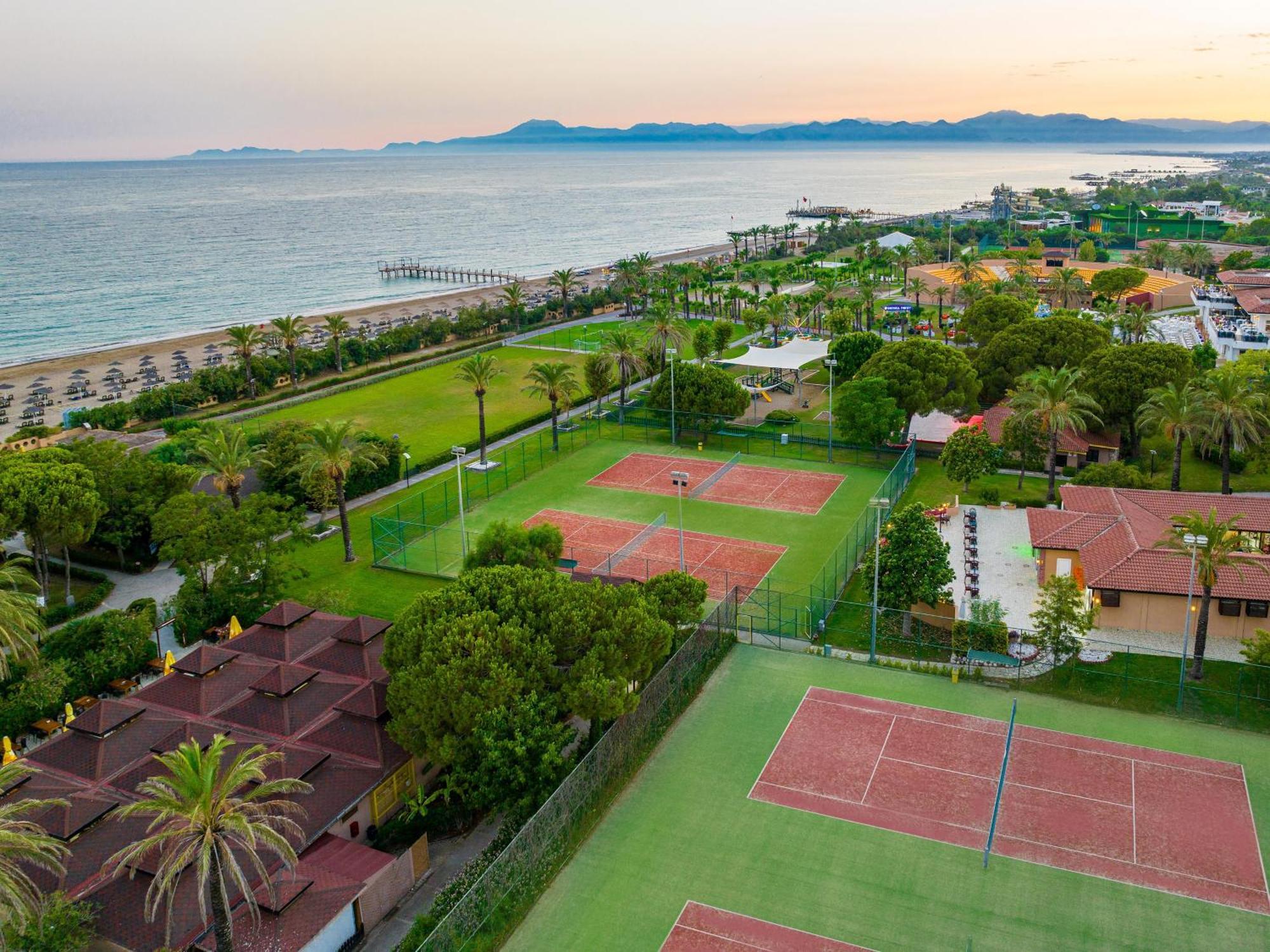 Asteria Family Resort Belek أنطاليا المظهر الخارجي الصورة Tennis courts at the resort